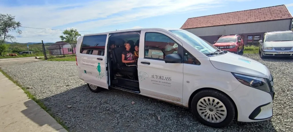 Microbuzul donat de Autoklass pentru copiii din Ponorâta